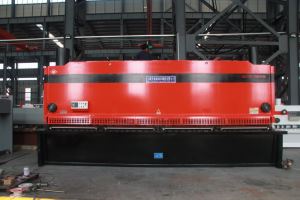 6 मीटर बड़े धातु Guillotine मशीनों कर्तन