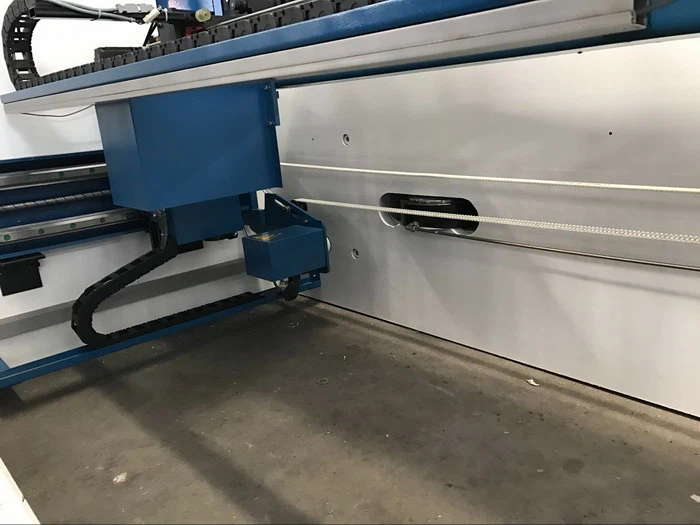 AHYW 4M  CNC controlled R axis  Pressbrakes