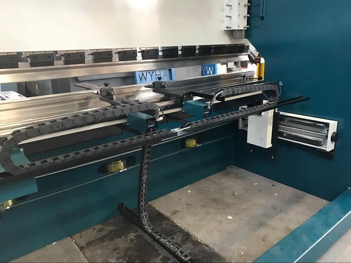 X R Z1 Z2 4 axis cnc controlled auto back gauge China Yawei 6 axis cnc pressbrakes 