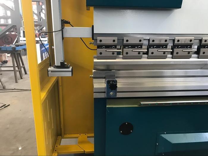 Lazersafe guarding for Yawei AHYW 6 axis cnc pressbrakes 160T3m 